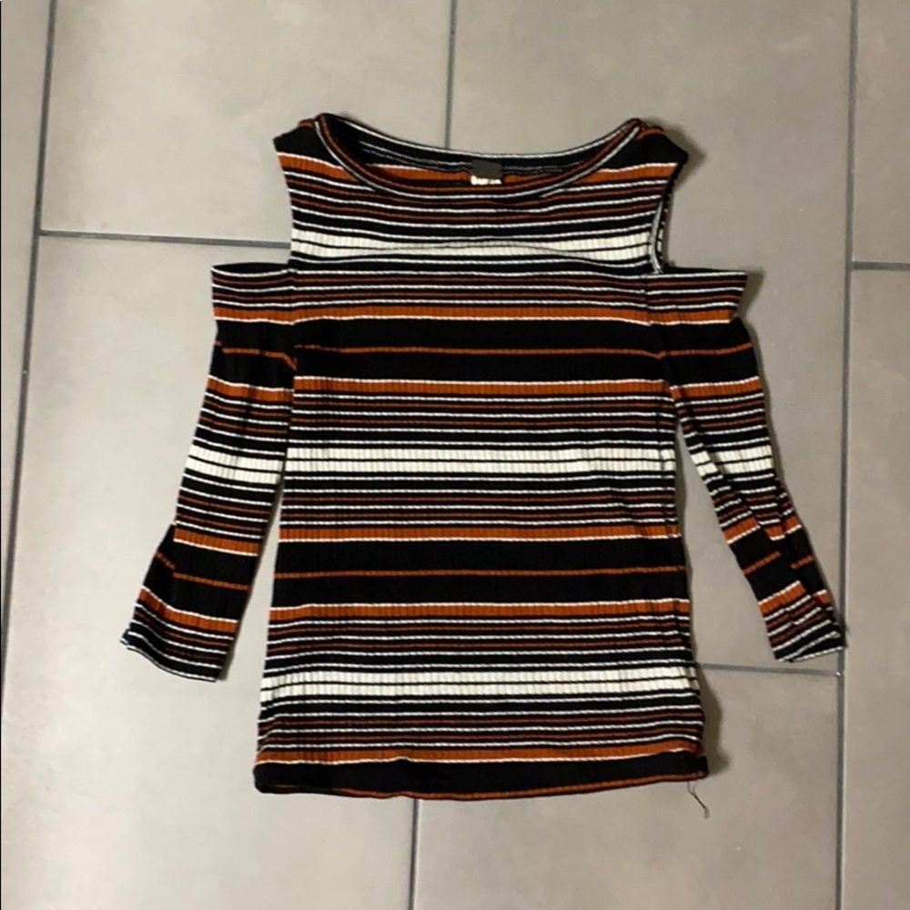 Soft, stretchy half sleeved top